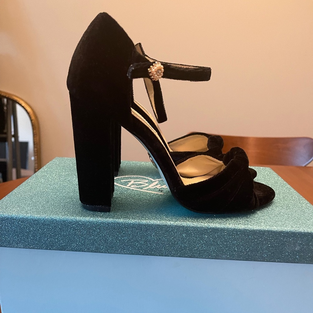 Gently worm by Betsy Johnson Black Velvet Heel